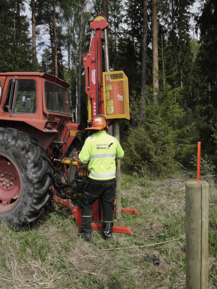 Montering av stolpar för staket